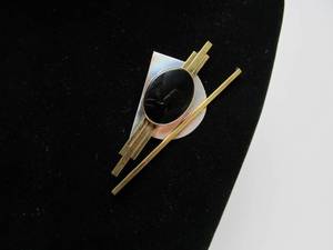 lot 51 image: Larger Signed Sculptural Modernist Brooch wOnyx