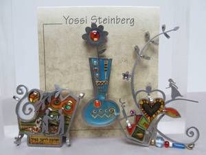 lot 55 image: Group of 3 Judaica Brooches by Yossi Steinberg