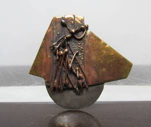 lot 58 image: Sculptural Brutalist Vintage Sterling Silver & Copper Brooch by Brenda Klassen