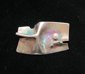 lot 60 image: Excellent Sculptural Modernist Copper & Pearl Brooch