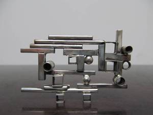 lot 68 image: Signed Vintage Sculptural Modernist Sterling Silver Brooch by Aaron Rubenstein