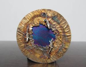 lot 76 image: Wonderful Sterling Silver & Titanium Sculptural SwampPond Scene Brooch wAlligators