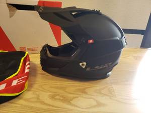 lot 92 image: LS2 Helmet Gate - Matte Black - YOUTH MEDIUM