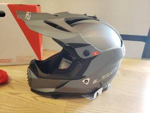 lot 96 image: LS2 Gate Helmet - Two Face Matte GrayBlack - YOUTH L