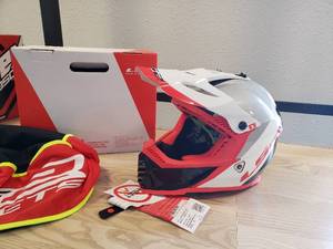 lot 101 image: LS2 Gate Helmet - WhiteRedBlack Gloss - Small