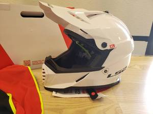 lot 105 image: LS2 Gate Helmet - Gloss White - XL