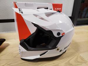lot 144 image: LS2 Gate Helmet - Solid Gloss White - Large