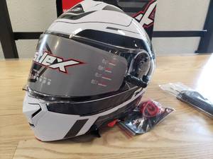 lot 149 image: Castle EL CX935 Raid Modular helmet - Gloss White  Black - Large