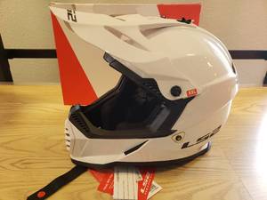 lot 158 image: LS2 Gate helmet - Solid Gloss White - 2XL