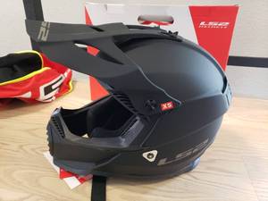 lot 165 image: LS2 Gate helmet - Solid Matte Black - XS