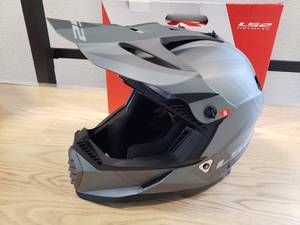 lot 167 image: LS2 Gate Two Face helmet - Matte Gray  Black - YOUTH Small
