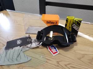 lot 182 image: Strata 2 Googles - Black with clear lens and 2 Castle Thermatex Balaclavas Black
