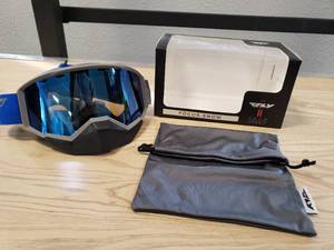 lot 186 image: Fly Racing Focus Snow Googles - Grey  Blue with Sky Blue mirror  smoke lens