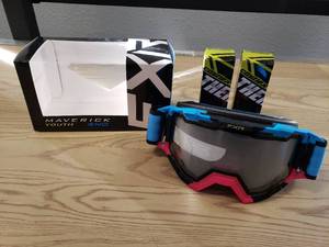 lot 189 image: FXR Maverick YOUTH SNO googles - Spectrum color with clear lens and 2 Castle Thermatex black Balaclavas