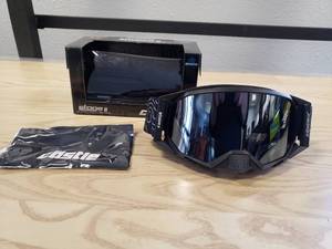 lot 194 image: Castle Stage II Over The Glasses Fame Snow googles - Matte Black with mirror lens