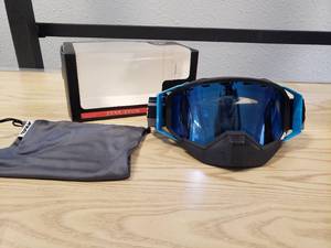 lot 196 image: Fly Racing Zone Snow googles - Black  Grey  Blue with Sky Blue mirror  smoke lens