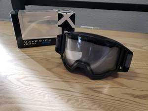 lot 200 image: FXR Maverick YOUTH SNO googles - Black with clear lens