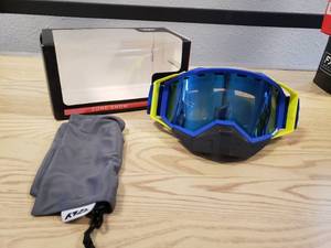 lot 202 image: Fly Racing Zone Snow googles - Blue  Hi Vis yellow with Sky Blue mirror  smoke lens