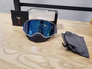 lot 208 image: Fly Racing Focus Snow googles - Grey  Blue with Sky Blue mirror  smoke lens