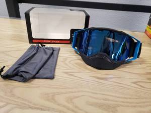 lot 210 image: Fly Racing Zone Snow googles - Black  Blue with Sky Blue mirror  smoke lens