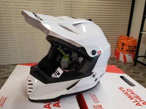 lot 155 image: LS2 Gate helmet - Solid Gloss White - XL (pictures coming soon)
