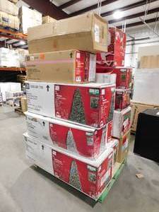 lot 5 image: Chirstmas Tree pallet lot