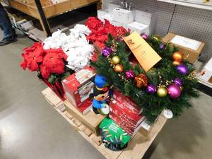 lot 219 image: Pallet Lot of Christmas Decor & Lights