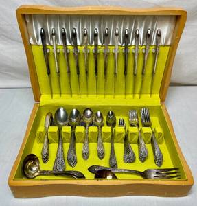 Rogers Brothers 1847 IS Marquise Flatware Set with case -  Service for 8 - 89 total pieces