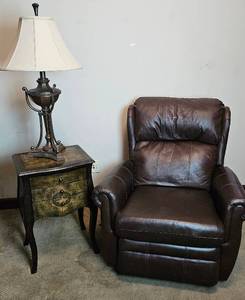 Lane Recliner , Tuscan Style End Table and Metal Table Lamp