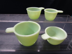 lot 6 image: Jadeite Measuring Cup