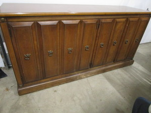 lot 2 image: CredenzaServer