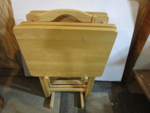 lot 4 image: Tray Table Set