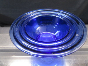 lot 9 image: Pyrex Corning Cobalt Nesting Bowls