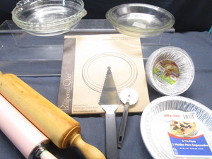 lot 18 image: Pie Plates, P.Chef Shield & Server