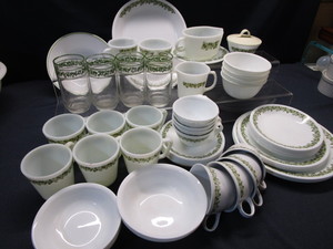 lot 19 image: Corelle Dinnerware