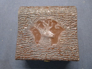 lot 23 image: Antique Collar Box