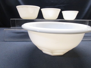 lot 29 image: Nesting Bowls - Milk Glass
