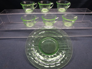 lot 35 image: Green Uranium Cups, Block Optic Plate