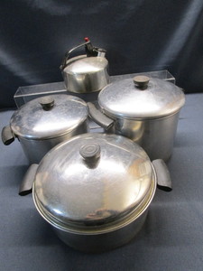lot 67 image: Reverware Kettles & Teapot