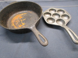 lot 73 image: Wagner Chicken Fryer, Cast Abelskiver