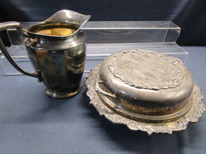 lot 80 image: Fancy Carrier, Pyrex Insert, Plated Pitcher