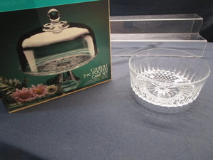 lot 112 image: Footed Cake Set, Bowl, Platter