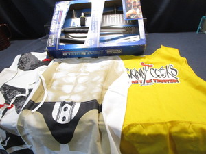 lot 113 image: Grill Set, Aprons - Humorous