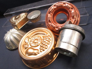 lot 132 image: Molds Jello, Steamed Puddings, Mini Quiche