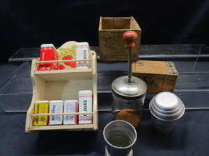 lot 134 image: Vintage Spice Rack, Aluminum