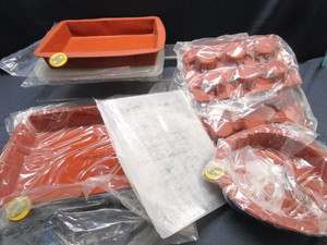 lot 136 image: Smartware Silicone Bakeware