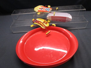 lot 149 image: Hot Dog, Popcorn, Trays