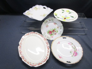 lot 150 image: Fancy Plates, Platter