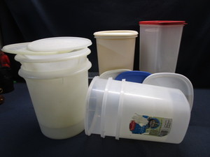 lot 163 image: Large Food Storage Containers