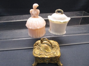 lot 165 image: Vanity Top Items